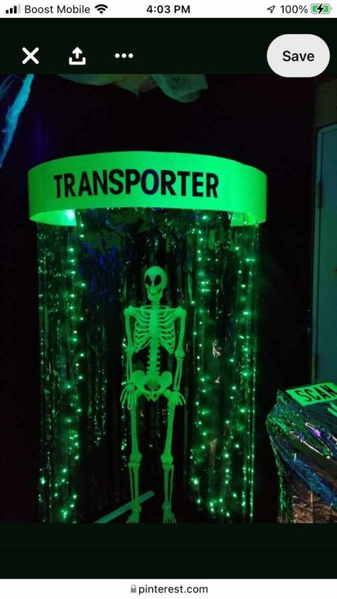 Crazy Decor Ideas, Sci Fi Halloween Decorations, Alien Diy Decorations, Alien Themed Halloween Party, Alien Haunted House Ideas, Sci Fi Party Decorations, Alien Theme Haunted House, Alien Halloween Decorations Diy, Area 51 Birthday Party Ideas