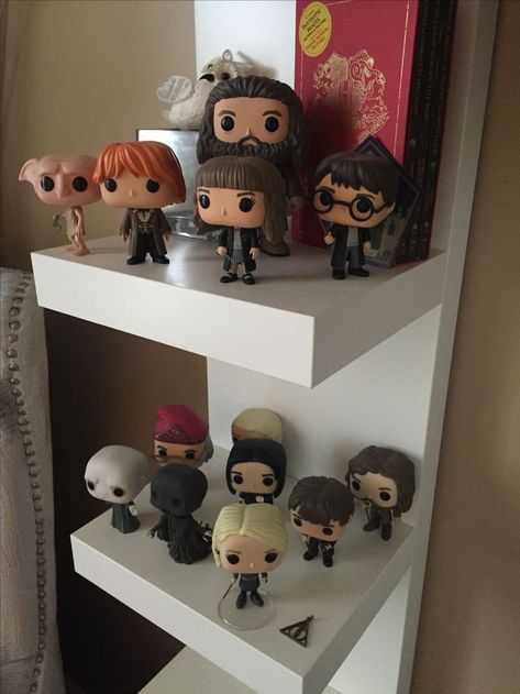 Harry Potter Room Aesthetic, Harry Potter Pop Figures, Harry Potter Bookshelf, Harry Potter Book Set, Harry Potter Pop, Harry Potter Room Decor, Pop Figurine, Harry Potter Funko Pop, Harry Potter Decor