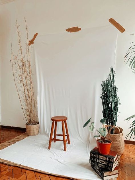 Diy Boutique Backdrop, Backdrops For Boutique, Background Set Up For Photoshoot, Linen Backdrop Photoshoot Outdoor, Set Up For Photoshoot At Home, At Home Photo Backdrop, Backdrop Ideas For Photos At Home, Neutral Photo Studio, Photo Studio Props Ideas