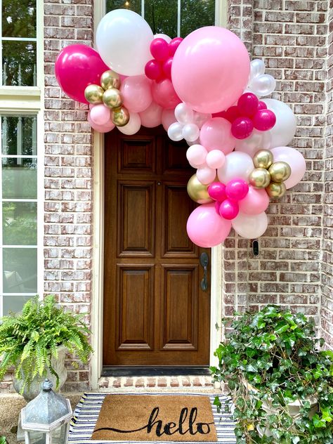 Balloons On Front Door, Balloon Door, 21st Bday Ideas, Balloon Clusters, Deco Ballon, Balloon Garland Diy, Small Balloons, Grad Party Decorations, Graduation Balloons