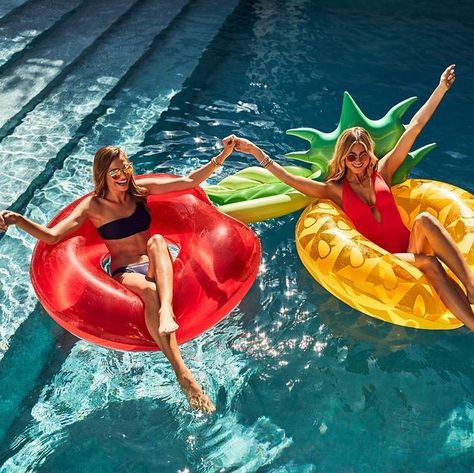 Everything is more fun with friends, right? So why not lifeguard this summer with your partner in crime? 🤷‍♂️ Refer a friend today!! 👯‍♂️👯 (P.S. referring a friend gets you a bonus 🤑) #guardforlife #squadgoals #swimlife #floaties #summervibes #friends #besties #summertime #summerjobs 📷: @sunnylifeaustralia Donut Floaties, Pool Lifestyle, Pool Poses, Pool Photography, Poolside Fashion, Summer Photoshoot, Pool Photos, Pool Floats, Beach Poses