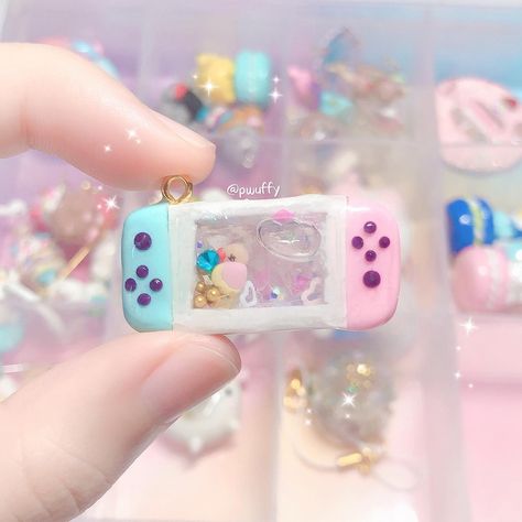 Clay Nintendo, Cute Polymer Clay Charms, Polymer Clay Charm Ideas, Clay Charm Ideas, M Jewelry, Switch Nintendo, Diy Miniatures, Handmade Jewlery, Planner Charms