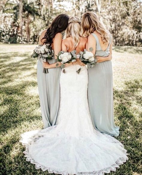 Silver Sage Bridesmaid Dresses, Mint Green Bridesmaid Dresses, Bridesmaid Poses, Wedding Photography Bridal Party, Mint Bridesmaid Dresses, Bridesmaid Pictures, Sage Bridesmaid Dresses, Wedding Portrait Poses, Silver Sage