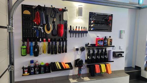 Garage Car Cleaning Station, Car Detailing Shop Interior Design, Home Car Wash Station, Car Wash Design Ideas, Auto Detailing Garage Ideas, Car Detailing Garage Ideas, Detailing Garage Ideas, Car Detail Shop, Wash Car At Home