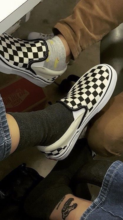 Vans Shoes Outfit, Estilo Vans, Vans Checkerboard Slip On, Vans Aesthetic, Couple Sneakers, Shoes Fashion Photography, Vans Checkerboard, High Heel Sneakers, Vans Slip On