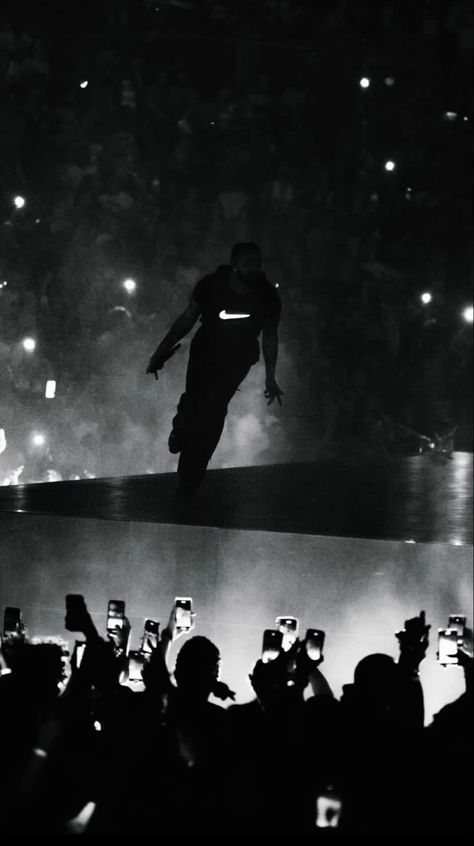 Drake Live, Drake Rapper, Rihanna And Drake, Drake Concert, Marvel Phone Wallpaper, Drake Photos, Drake Drizzy, Drake Graham, Cool Nike Wallpapers