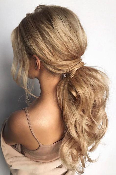 pony tail hairstyles simply modern swept on long blonde hair hair_vera #Longhairstyles Wedding Ponytail, Prom Ponytail, Sanggul Modern, Low Ponytail Hairstyles, Tail Hairstyle, A Ponytail, Prom Hairstyles For Long Hair, Penteado Cabelo Curto, Low Ponytail