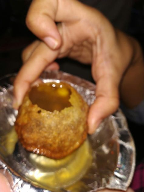 #panipuri #golgappe#indianfood #indianstreetfood #india Golgappe Panipuri Photography, Golgappa Snapchat, Gol Gappe Aesthetic, Golgappe Aesthetic, Panipuri Snapchat Story, Golgappe Snap, Golgappe Snapchat, Gol Gappe, Indian Food Photography