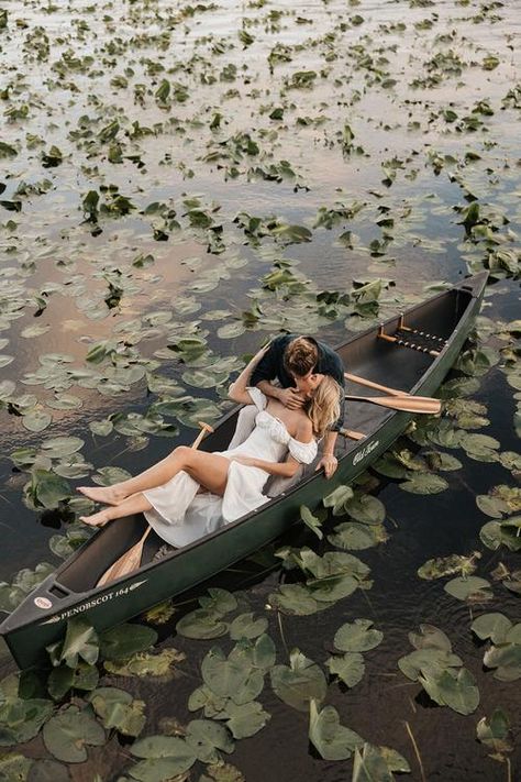 Romantic-Canoe-Engagement-Photos,-Canoe-Engagement-Photos,-Ohio-Engagement-Photographer,-Megan-Badia-Photography,-Unique-Engagement-Photos,-Row-Boat-Engagment-Photos Canoe Pictures, Boat Photoshoot, Unique Engagement Photos, Dream Wedding Ideas Dresses, Engagement Photo Inspiration, Row Boat, Photo Couple, Unique Engagement, Wedding Pics