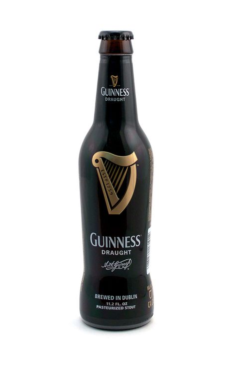 I want to drink a pint of Guinness in an Irish pub. Pub Concept, Irish Pictures, Beer Song, Low Calorie Beer, Pint Of Guinness, Barrel Cake, Guinness Draught, Beer Collection, Calorie Count