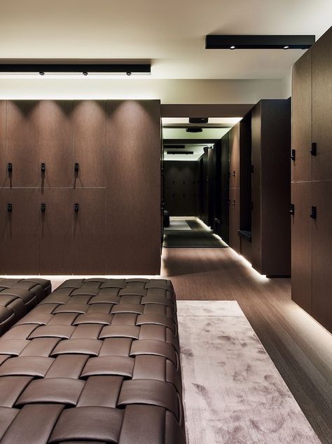 Next Level Gym - Eric Kuster Golf Locker Room, High End Gym, Rocker Room, Locker Room Design, Golf Locker, Gym Supplies, Hotel Mountain, Luxury Gym, Luxury Wellness