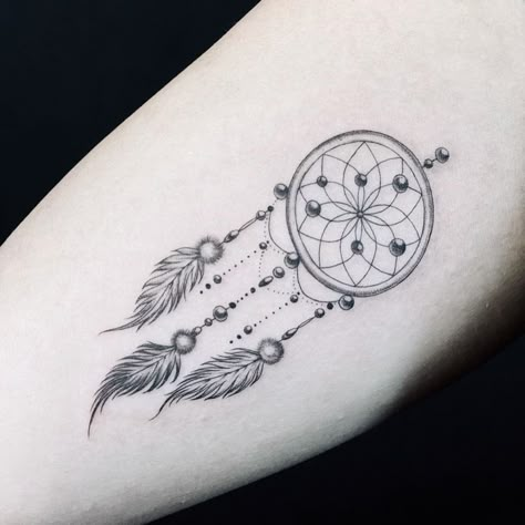 Simple Dream Catcher Tattoo, Linework Drawing, Dreamcatcher Feathers, Illustrative Tattoo, Butterfly With Flowers Tattoo, Dream Catcher Tattoo Design, Poppy Tattoo, Explore Tattoo, Poppies Tattoo