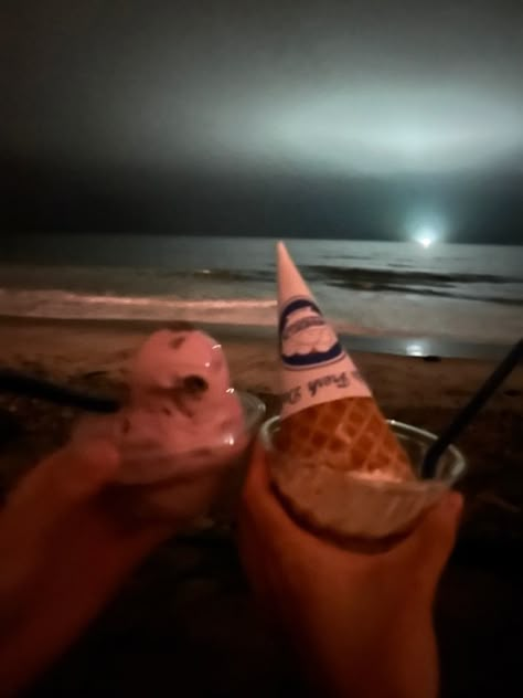 Late night ice cream run w bestie Ice Cream In Bed Aesthetic, Ice Cream Friends Aesthetic, Ice Cream At Night, Ice Cream Sunday Aesthetic, Ice Cream With Friends Aesthetic, Late Night Ice Cream, Ice Cream Aesthetic Night, Ice Cream Beach, Ice Cream At The Beach Aesthetic