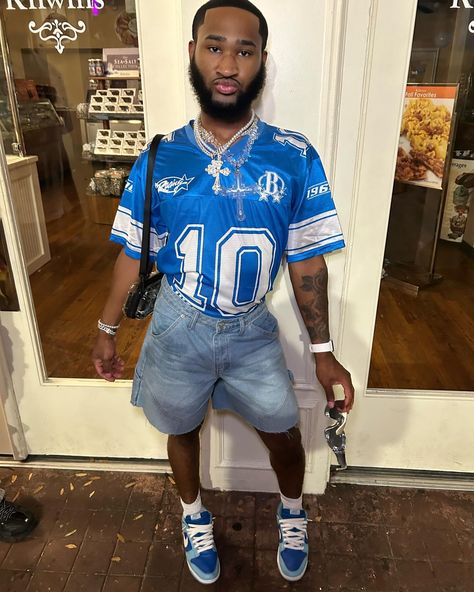 Jersey outfit , jean shorts , dunks , clear cross chain #fashion Outfit Jean Shorts, Outfit Jean, Jersey Outfit, Cross Chain, Chain Fashion, Jean Shorts, Chain, Denim Shorts