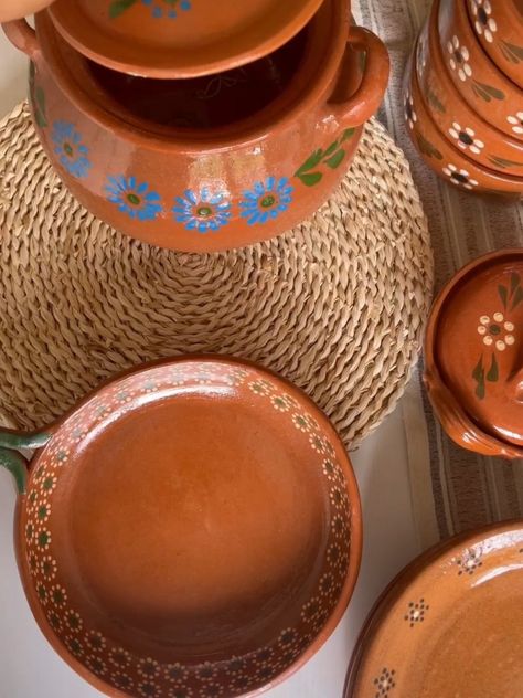 Mexican Tableware, Bakery Photography, Terracotta Decor, Pottery Inspo, Mexican Ceramics, Patio Pots, San Diego Houses, Pottery Shop, Cool Apartments