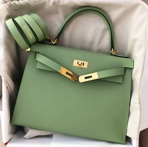 Instagram @studio.lachambre Luxury Green Bags, Luxury Designer Green Bag, Luxury Trendy Green Bags, Luxury Green Bags With Handles, Hermes Green Bag, Ysl Belt, Handbags Louis Vuitton, Best Designer Bags, Replica Designer Handbags