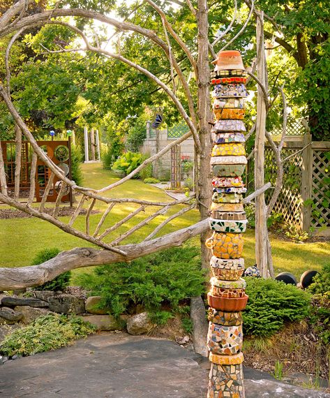 Backyard Mosaic, Diy Garden Walkway, Magical Yard, Garden Walkway Ideas, Peace Poles, Garden Mosaics, Garden Totem, Art Pole, Garden Poles