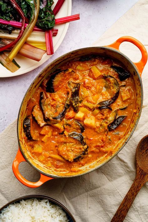 Aubergine Dinner Ideas, Aubergine Potato Recipe, Aubergine And Potato Curry, Aubergine Curry Recipes, Veggie Curry Recipes, Roast Aubergine, Potato Delight, Creamy Eggplant, Aubergine Curry