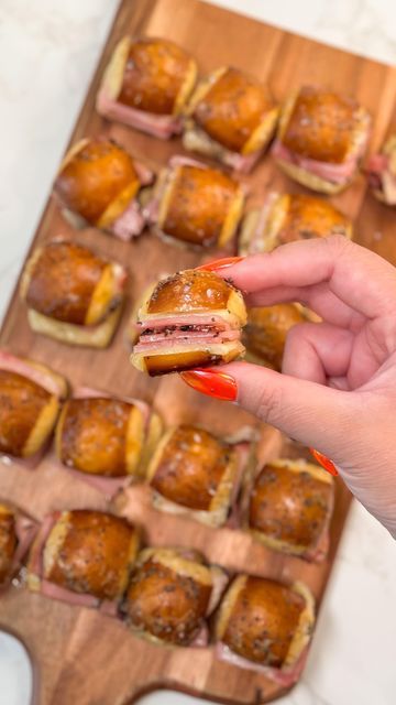 KING'S HAWAIIAN® on Instagram: "🥨 MINI HAM & SWISS BITES! 😍
 
Ingredients:
-King’s Hawaiian Pretzel Bites
-Honey ham (cut into small bite-sized squares)
-Swiss cheese
-1/2 tbsp poppy seeds
-1 tbsp Dijon mustard
-1/4 c butter (melted)
-1/2 tbsp onion powder
-1/2 tsp Worcestershire sauce
 
Preparation:
1. Slice King’s Hawaiian Pretzel Bites in half (lengthwise)
2. Assemble mini Ham & Swiss bites with sliced ham and Swiss cheese
3. Mix melted butter, Dijon mustard, Worcestershire sauce, poppy seeds, and onion powder, then brush on top of Ham & Swiss bites
4. Cover bites with foil and bake at 350 for 10 minutes (or until cheese is melted), then remove foil and bake an additional 3-5 minutes
 
#kingshawaiian" Mini Ham And Swiss Bites, Kings Hawaiian Mini Grilled Cheese, Mini Ham And Cheese Sandwiches, Kings Hawaiian Pretzel Bites Recipes, Kings Hawaiian Pretzel Bites, Swiss Cheese Appetizers, Hawaiian Pretzel Roll Sliders, Hawaiian Pretzel Bites, Pretzel Roll Sliders