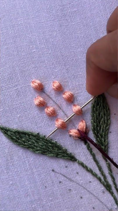 Needle Point Flowers, Embroidery Flower Design, Basic Hand Embroidery, Basic Hand Embroidery Stitches, Simple Hand Embroidery Patterns, Embroidery Lessons, Diy Embroidery Designs, Hand Embroidery Patterns Flowers, Hand Embroidery Videos