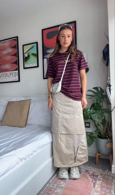 Baggy Clothes Style, Zara Trends, Cargo Skirt Outfit, Spring Skirt Outfits, Conservative Fashion, Simple Style Outfits, Utility Skirt, Modesty Outfits, Midi Skirt Outfit