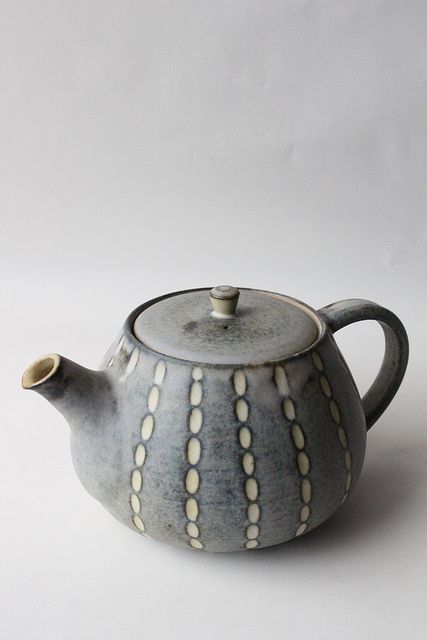 Teapot Pottery Ideas, Ceramic Kettle, Pottery Tea Pots, Teapot Ceramic, Teapots Unique, Teapot Design, Pottery Teapots, Clay Teapots, Ceramic Teapot