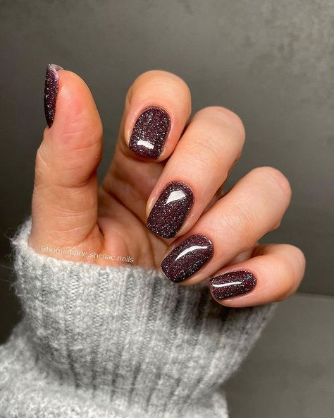 50 Easy Winter Nails to Inspire You Simple December Nails Short, Dip Powder Nails With Designs Winter, Dip Powered Nails Winter, Fingernails Painted Winter, Dip Nail Ideas Winter, Winter Powder Dip Nails, Winter 2024 Dip Nails, Nail Ideas For Winter Dip Powder, Plain Nude Nails