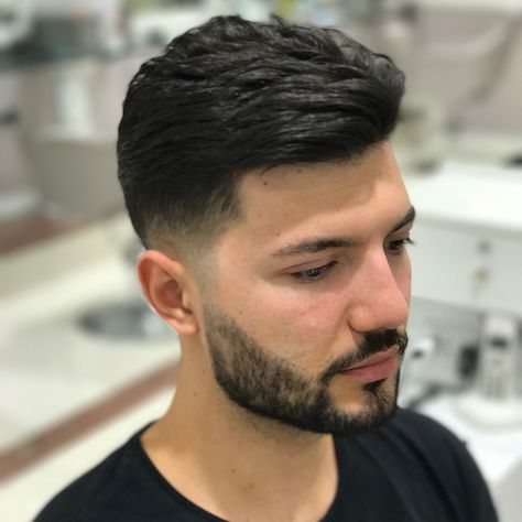 Low Fade Street Hairstyle, Skin Fade Haircut, Mens Medium Length Hairstyles, Hairstyles Undercut, Beaded Hair Extensions, Low Skin Fade, Boys Hairstyles, Foto Top, Skin Fade