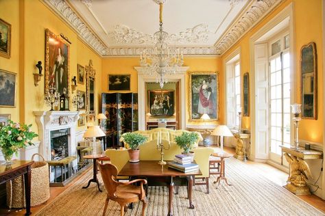 Jasper Conran: A life in houses - Portfolio by Savills English Townhouse, Yellow Rooms, Urban Interior Design, English Country House Style, Victorian Greenhouse, English Country Manor, Yellow Wall Decor, Flat In London, Georgian Interiors