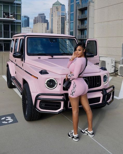 @HoodMouse🎭 Pink Mercedes, Pink Jeep, Dream Cars Mercedes, Mercedes G Wagon, Color Aesthetic, Girly Car, Mercedes Benz G Class, Car Goals, Stylish Summer Outfits