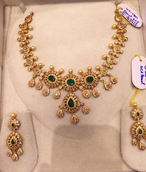 Necklace Design Ideas, Latest Jewellery Designs, Fancy Jewelry Necklace, Gold Jewelry Simple Necklace, Beautiful Gold Necklaces, Handmade Gold Jewellery, Gold Necklace Indian Bridal Jewelry, Indian Jewellery Design Earrings, Gold Jewelry Stores