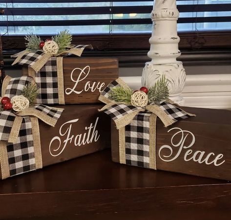 Log Display Ideas, Diy Farmhouse Home Decor, 4x4 Wood Crafts Christmas, Wood Presents Diy, Wood Cube Crafts, 4x4 Christmas Wood Crafts, Wooden Home Decor Ideas, Christmas 2x4 Wood Crafts, Christmas Wood Blocks