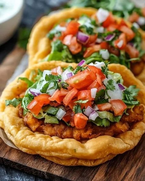 Mexican Bread Recipes, Native American Fry Bread, Fry Bread Tacos, Fry Bread Recipe, Indian Fry Bread, Navajo Tacos, Indian Tacos, Fried Tacos, Native American Food