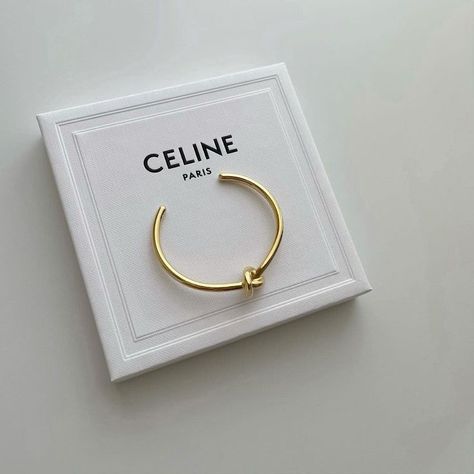 Celine Bracelet, Expensive Jewelry Luxury, Girly Accessories, Expensive Jewelry, Beige Aesthetic, Hand Jewelry, Girly Jewelry, Types Of Fashion Styles, Jewelry Trends