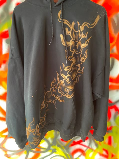 Bleached black hoodie with centipede 50% cotton 50% polyester Bleached Black Hoodie, Bleached Hoodie Diy, Bleached Clothes Diy, Bleach Dye Designs, Bleach Clothes Design, Customizing Clothes, Bleached Clothes, Diy Clothes Bleach, Hoodie Bleach