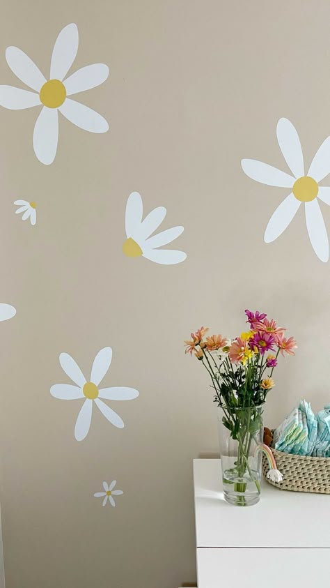 Simple Wall Design Paint, How To Paint Flowers On Wall, Wall Painting Flowers Simple, Flower Wall Murals Painted, Wall Painting Ideas Bedroom Unique, Wall Design Painted, Wall Murals Painted Diy, Texture Wall Painting, Wall Painting Flowers