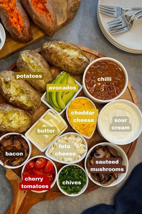 If you think there’s something better than a loaded baked potato, you haven’t tried a baked potato toppings bar. If you really want to blow your guests minds, serve this potato bar as a delicious, loaded appetizer! There are so many ways to serve it: Whether you go for sweet or russet potatoes, you can mash ’em’, bake ‘em, fry ‘em, bake ‘em twice…you name it! There’s really no wrong way to serve a potato–especially with all these toppings. Baked Potato Toppings Bar, Baked Potato Board, Baked Potato Ideas, Baked Potato Bar Toppings, Potato Bar Toppings, Potato Board, Sweet Potatoes Baked, Bowl Food Ideas, Super Bowl Food Ideas