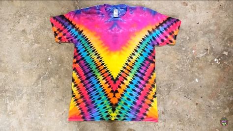 RAINBOW & SUNSET Tie Dye Tutorial - YouTube Tie Dye Crew Neck Top With Rainbow Print, Sunset Tie Dye, Tie Dye Rainbow Print Crew Neck Top, Tie Dye Bright Colors, Summer Tie Dye T-shirt With Rainbow Print, Tie Dye Tutorial, Rainbow Sunset, Dyeing Tutorials, Tie Dye Designs