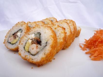 Sushi Philadelphia Empanizado Sushi Empanizado, Sushi Recipes, Best Food Ever, Delicious Snacks Recipes, Sushi Rolls, Foods To Eat, Yummy Snacks, Bon Appetit, Japanese Food