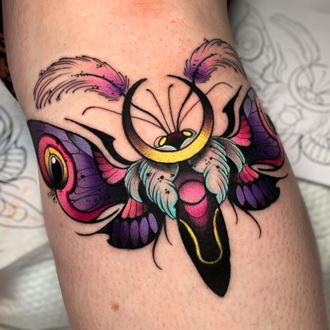 Luiz Lacorte Neotrad on Instagram: "Just a bunch of moths passing through your timeline 😁 Which one you like most and why? Maybe it’s because of color pallet, placement on body, shape… you name it 🫶🏽 . #moths #mothtattoo #cooltattoos #tattooist #tattooartist #tätowierung #tätowiert #tattooideas #tattoos #instaart" Moth Tattoo Design, Colorful Moths, Cute Moth, Bug Tattoo, Moth Tattoo, Tattoo Portfolio, Color Palette Bright, Under The Moon, Neo Traditional