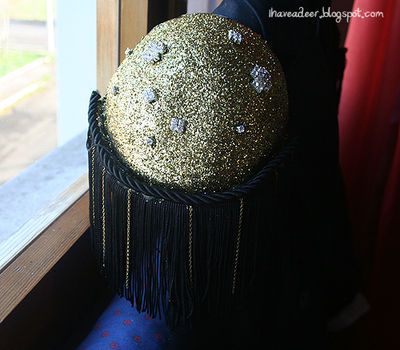 Sequined Shoulder Pads/Epaulettes From An Old Bra Diy Epaulettes, How To Make A Corset, Old Bras, Diy Fashion Projects, Making Clothes, Women Hats Fashion, Upcycled Clothes, Burning Man Outfits, A Deer