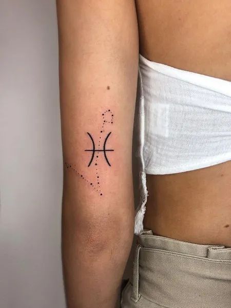 Pisces Zodiac Sign Tattoo Pisces Zodiac Tattoo Women, Picese Tattoo Ideas, Pisces Tattoo Men, Pisces And Gemini Tattoo, Picies Zodiac Tattoo Ideas, Pisces Fish Tattoo Women, Simple Pisces Tattoo, Pisces Sign Tattoo, Pisces Tattoo For Men