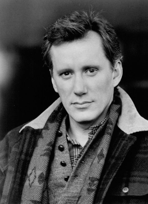 James Woods - some people think he's arrogant, but when you kick ass, you can be - ever since i saw The Onion Field, I have not been able to take my eyes off him James Woods, Hollywood Men, Character Actor, Hollywood Actor, Interesting Faces, White Photo, Famous Faces, Hollywood Stars, Best Actor