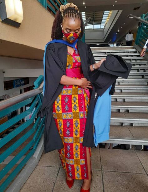 Ankara Graduation Dress, African Graduation Dress, Dress For Graduation University, Graduation Dress University, Fall Fashion Skirts, Dress Ankara, Ankara Dress Styles, Graduation Gown, Graduation Style