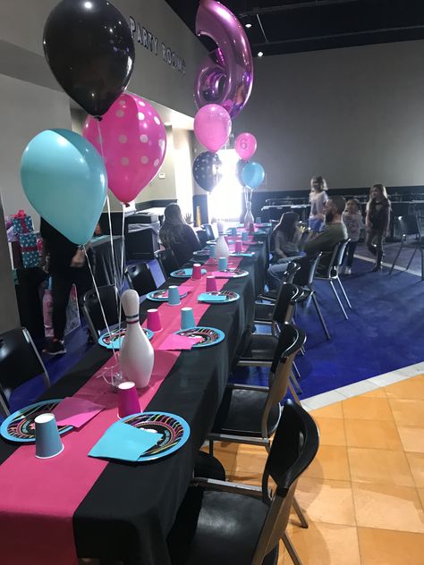 Princess Bowling Party, Bowling Alley Party Ideas, Sweet 16 Bowling Party Ideas, Girls Bowling Birthday Party Ideas, Bowling Balloons, Bowling Party Ideas, Turquoise Balloons, Bowling Alley Party, Kids Bowling Party