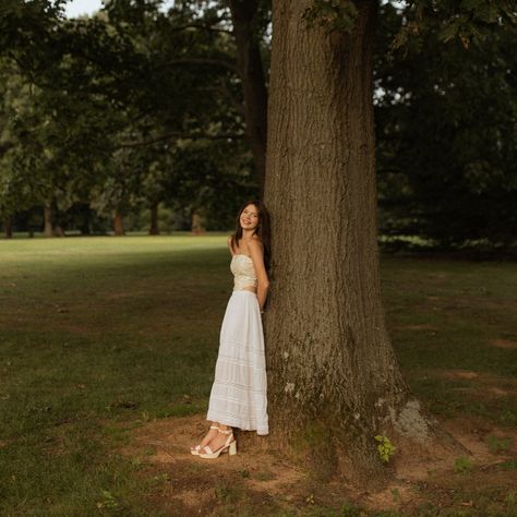 🖼️ Aesthetic Field Photoshoot, Senior Photo Inspo Fall, Dreamy Forest Photoshoot, Willow Tree Senior Pictures, Photo Shoot Inspo Ideas, Senior Pictures In The Woods, Grad Dress Photoshoot, Tree Senior Pictures, Senior Picture Ideas Nature