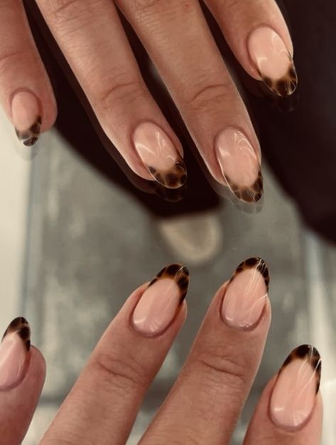 Nail Autumn, Cheetah Print Nails, Classy Acrylic, Cheetah Nail Designs, Kutek Disney, Wine Nails, Colourful Nails, Maroon Nails, Cheetah Nails