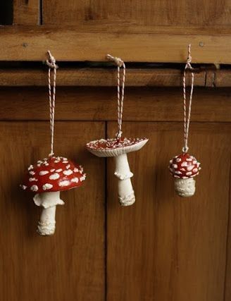 Paper Mache Gift Ideas, Paper Clay Christmas Ornaments, Paper Mache Christmas Crafts, Paper Mache Christmas Ornaments Diy, Papier Mache Ornaments, Paper Mache Ornaments Diy, Ceramics Mushroom, Paper Mache Christmas Ornaments, Paper Mache Ornaments