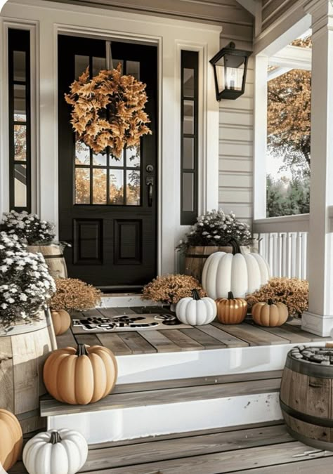 Small Front Porch Fall Decor, Small Fall Porch, Porch Fall Decorating Ideas, Porch Fall Decor, Fall Front Porch Decor Ideas, Fall Front Porch Ideas, Porch Pumpkins, Fall Front Porch Decor, Fall Thanksgiving Decor