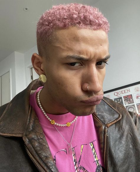 Dyed Hair Men Curly, Hair Latina, Men Curly Hair, Boys Colored Hair, Afro Hairstyles Men, Short Dyed Hair, Dyed Hair Men, Light Pink Hair, Best Hair Dye